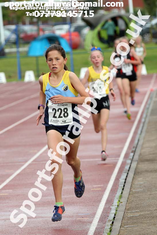 Girls under-15s 1500 metres, Northern Under-17s/U-15s and U13s Champs, Leigh Sports Village, Leigh. Photo: David T. Hewitson/Sports for All Pics